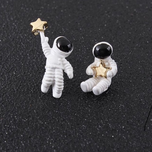 Adorable Gold Star Astronaut Post Earrings! - Picture 2 of 4